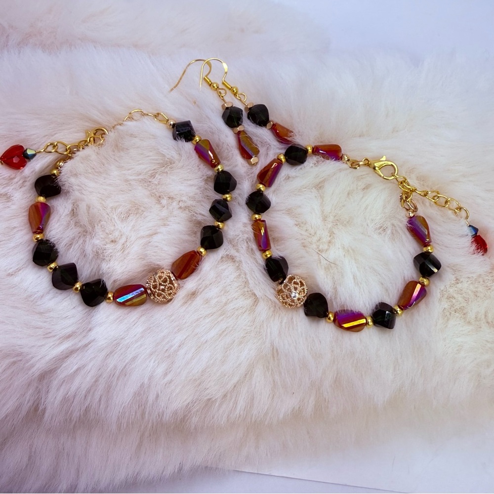 Hunter Green & Red Beaded Bracelet Set with Matching Earrings w gold accents.